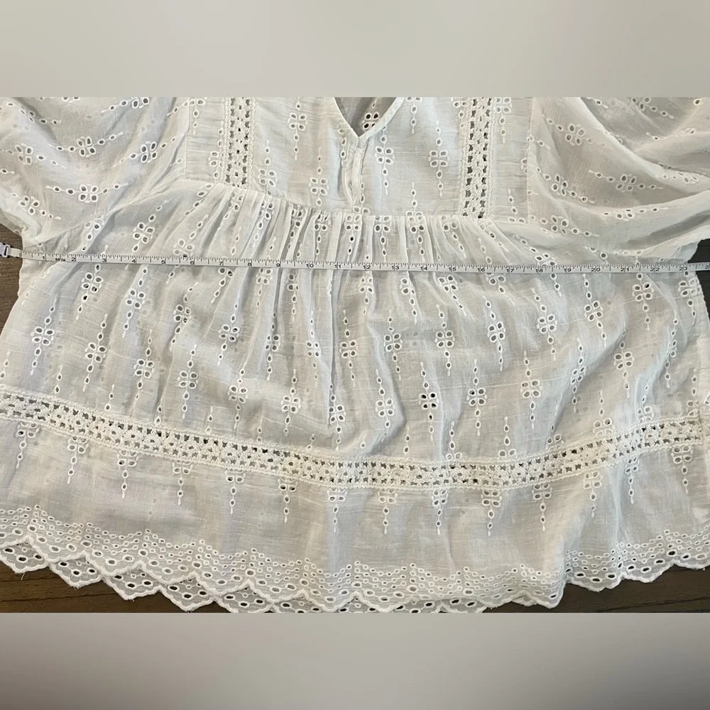 American Eagle Outfitters White Eyelet Top - Picture 6 of 7